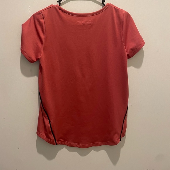 Women’s Under Armor Workout Top Size XS - Picture 2 of 3